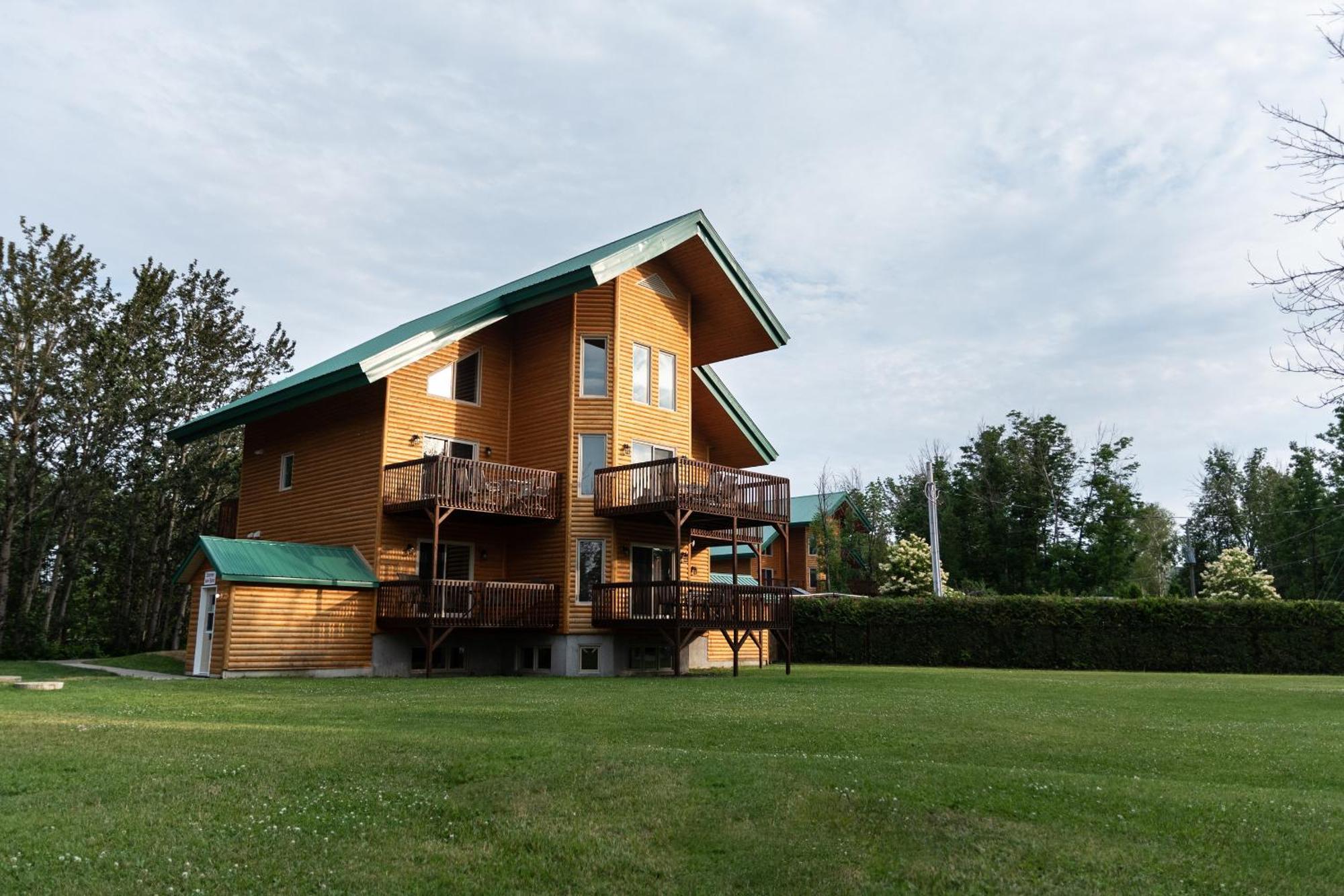 Chalets Et Spa Lac Saint-Jean Chambord Exterior photo