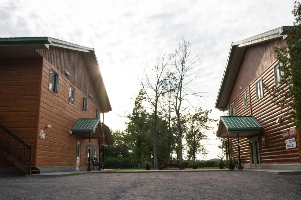 Chalets Et Spa Lac Saint-Jean Chambord Exterior photo